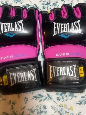 Everlast Black and Pink Multi-Purpose Training Gloves